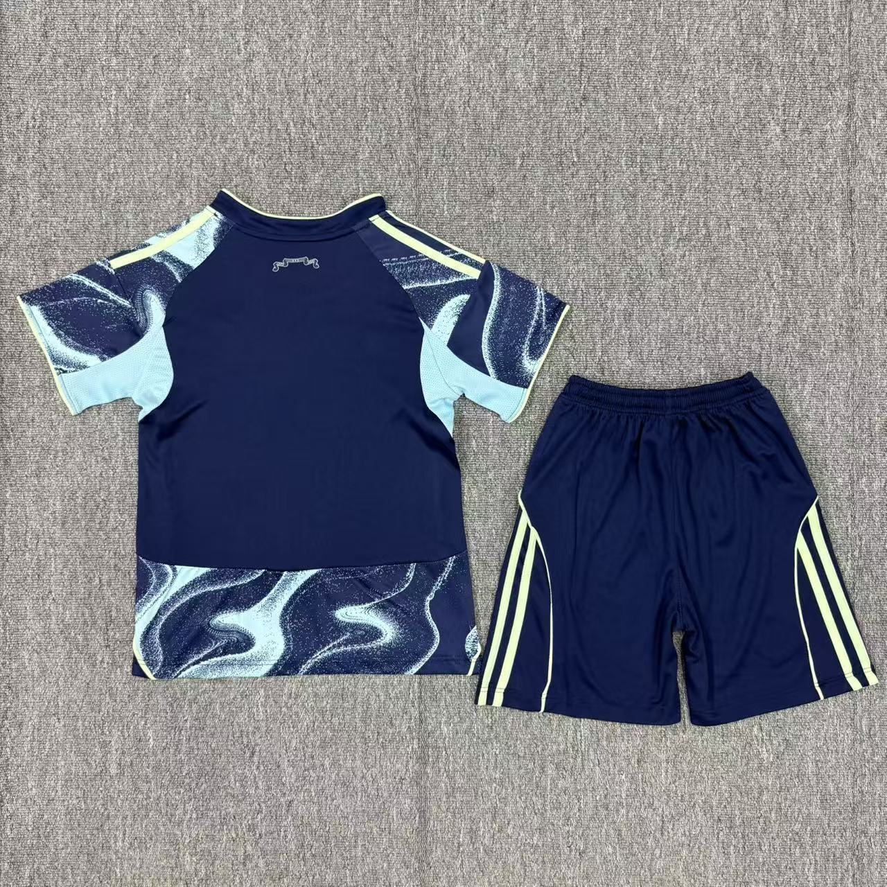 25/26 Ensemble Enfant Ajax Extérieur