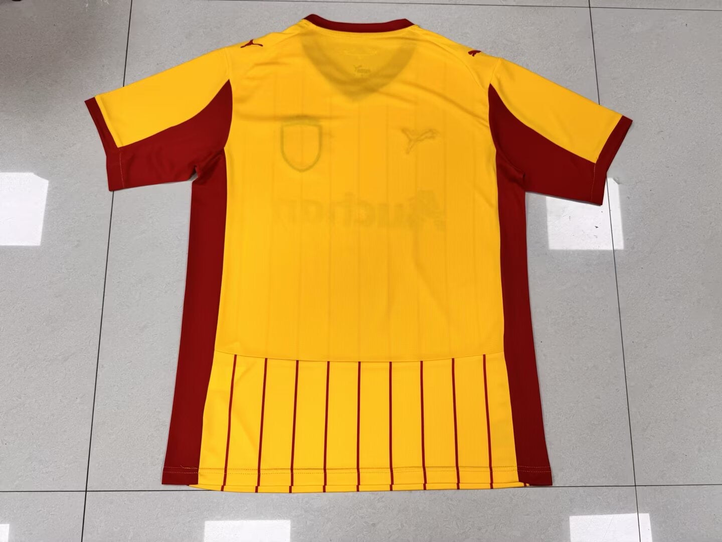 Maillot 25/26 RC Lens Domicile - L'Univers du Maillot