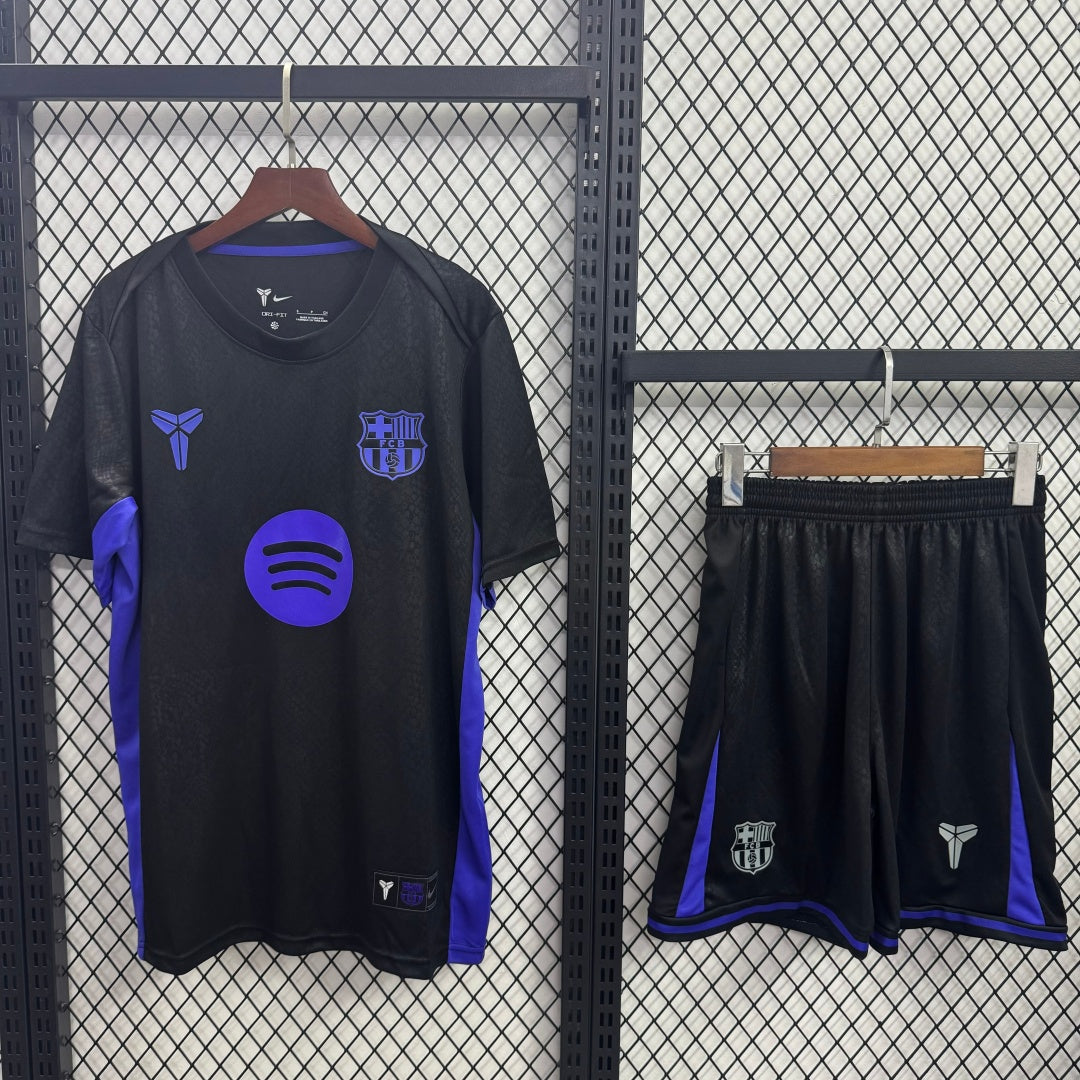 Ensemble 25/26 Barcelone Fourth Adult