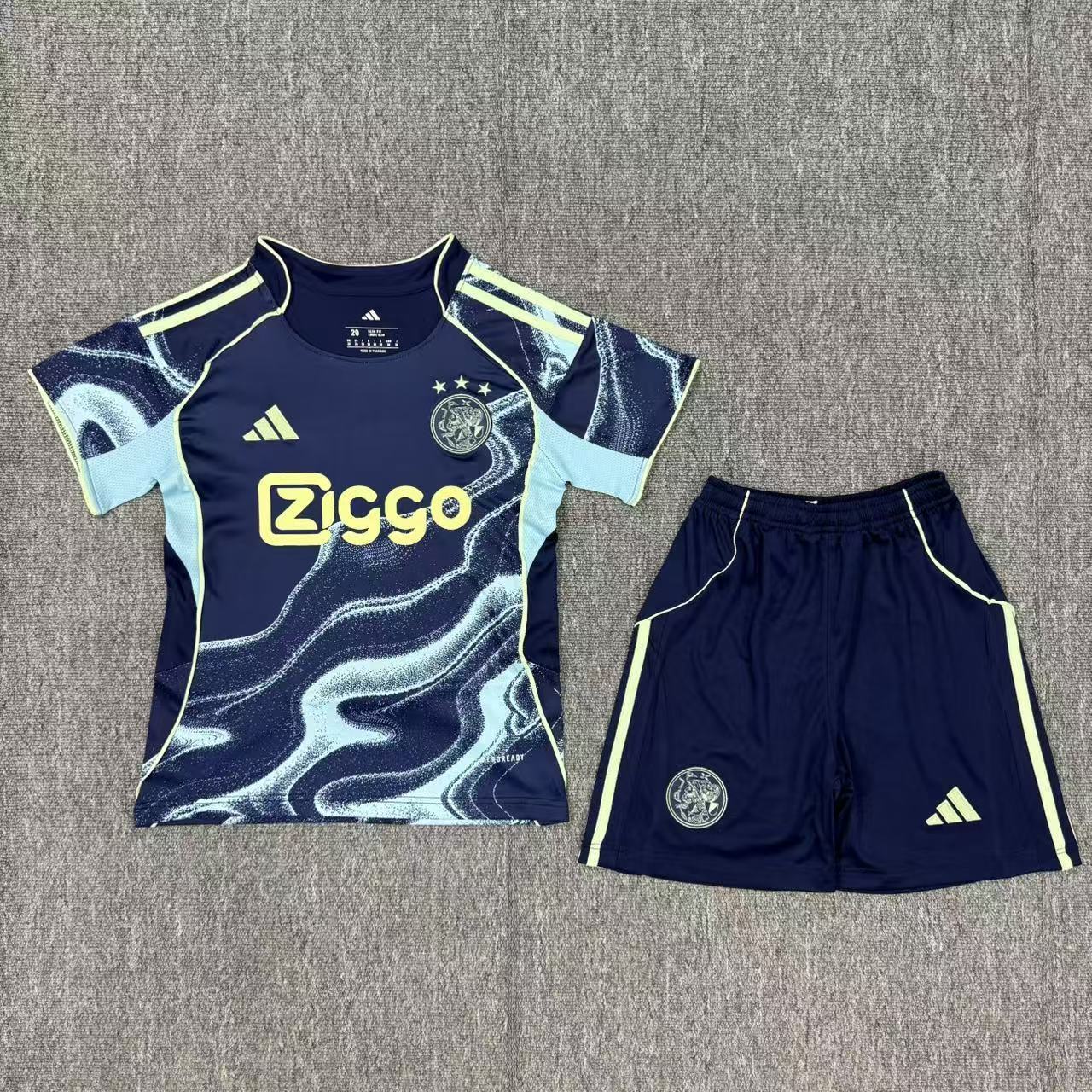 25/26 Ensemble Enfant Ajax Extérieur