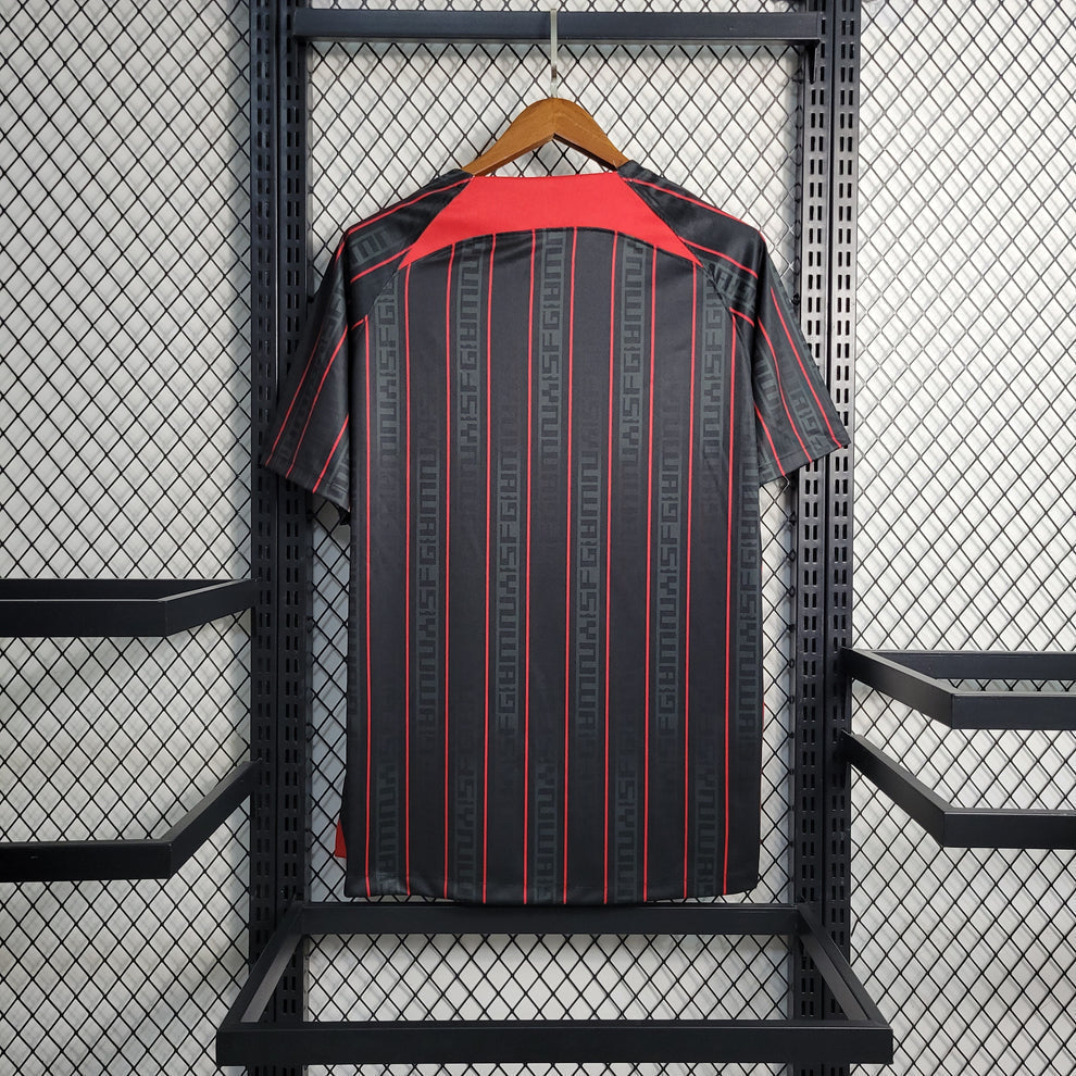 Liverpool x LeBron James Édition spéciale 2023 - L'Univers du Maillot