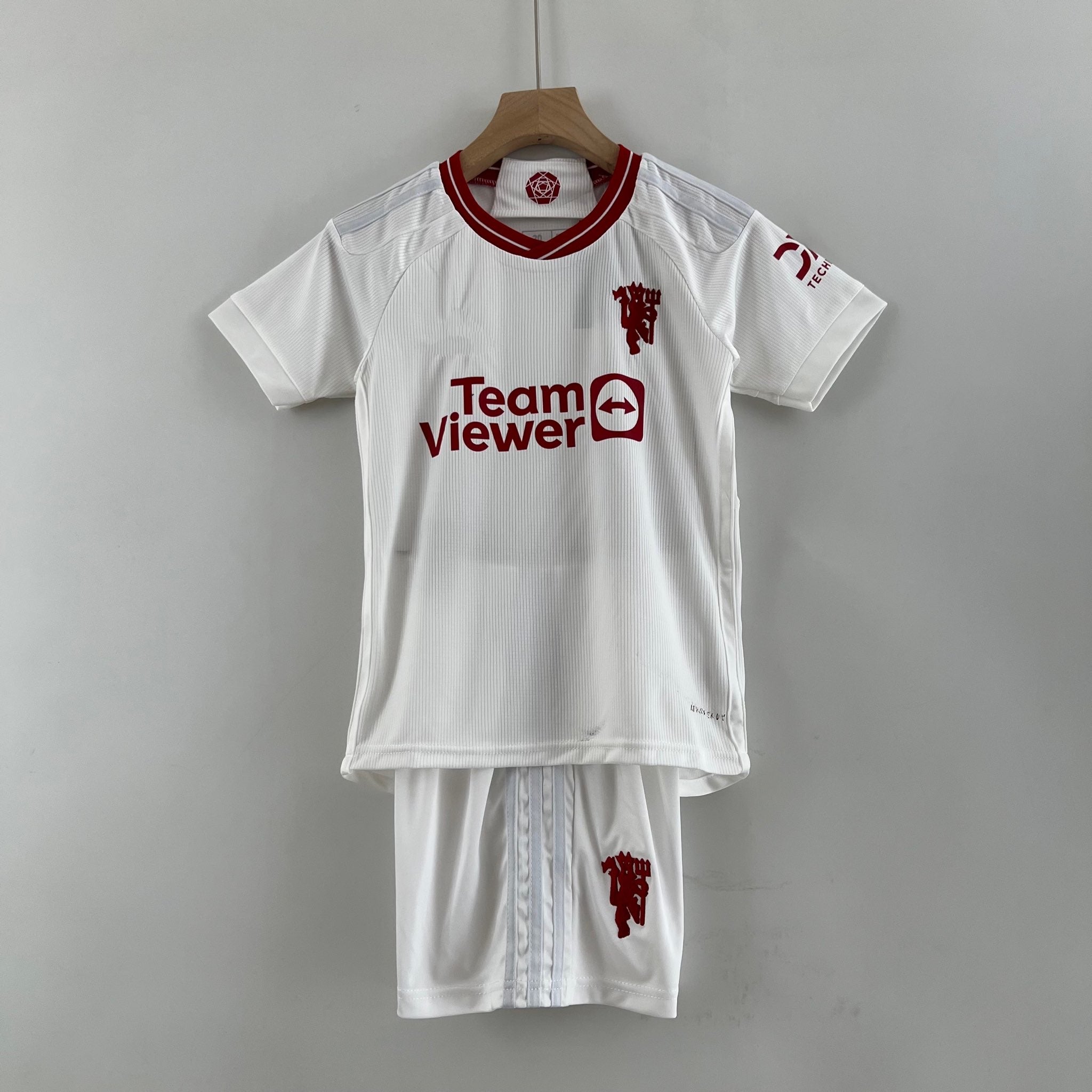 Manchester United maillot third ensemble Enfant 2023 2024 - L'Univers du Maillot